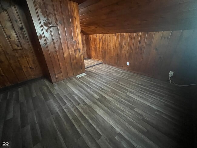 Building Photo - 627 N Tibbs Ave