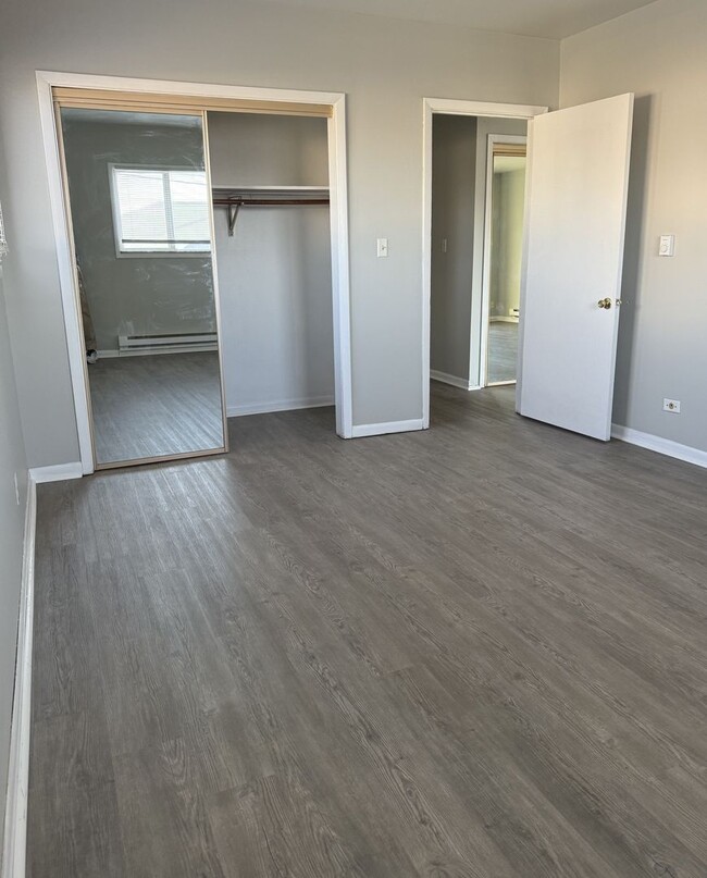 Building Photo - Spacious 1 Bed 1 Bath in the heart of Speedway!
