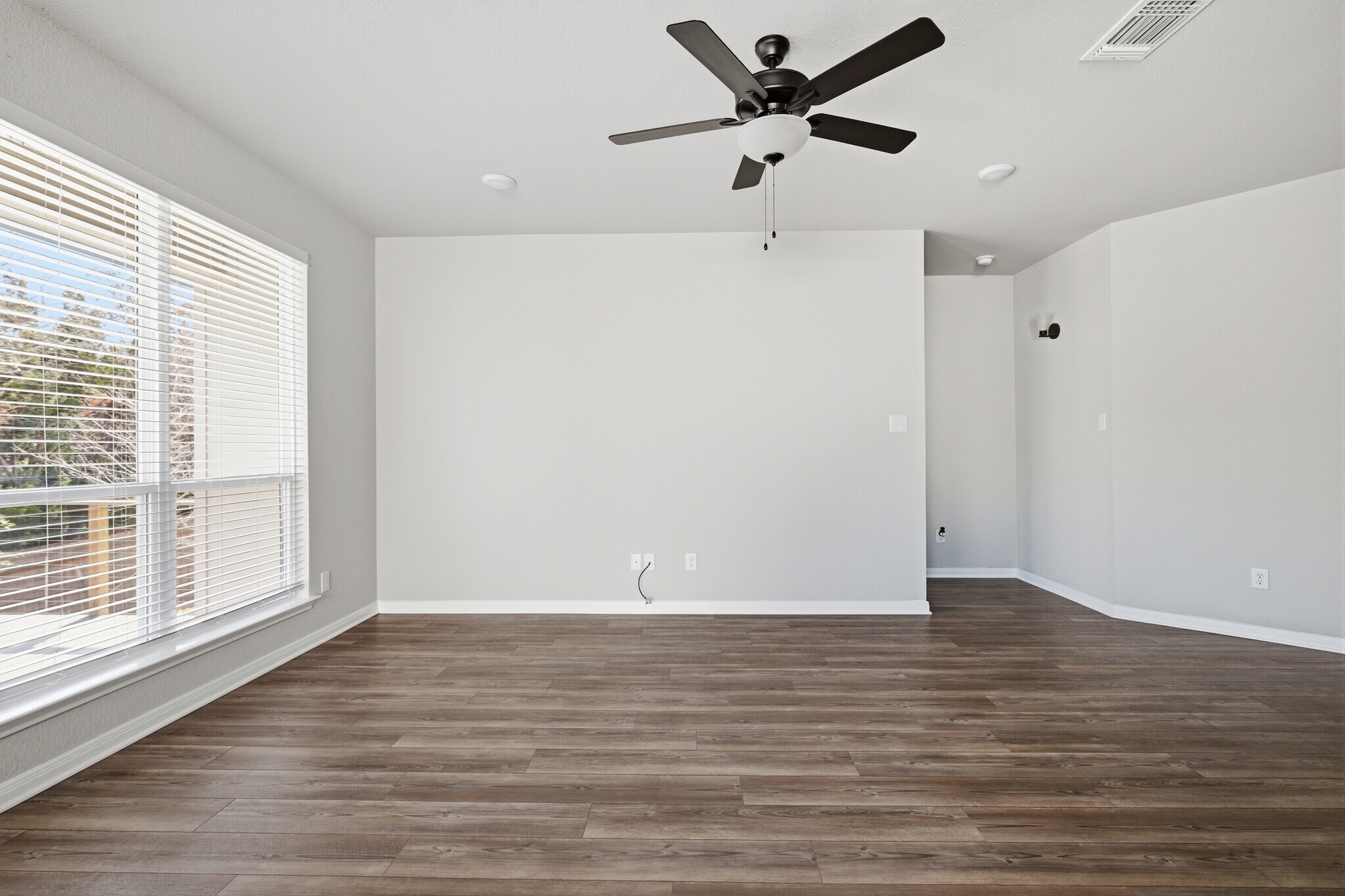 Building Photo - 5613 St Charles Dr