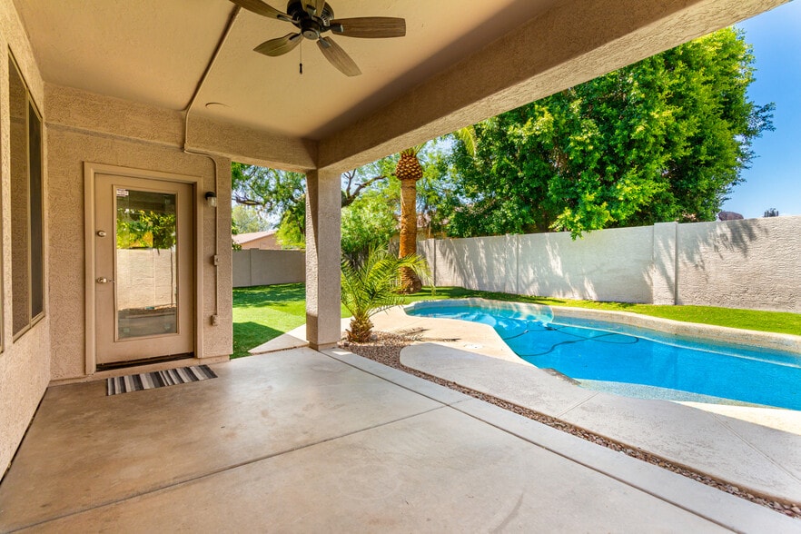 Building Photo - 6804 W Lone Cactus Dr