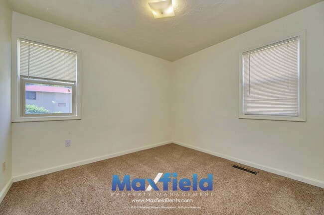 Building Photo - LEASE SPECIAL ! Sugarhouse Bungalow 2 BD 1 BA 1GA - 1500+ sq ft