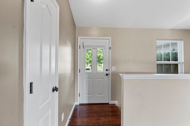 Building Photo - Spacious 3-Bed, 3-Bath Home in Wentzville