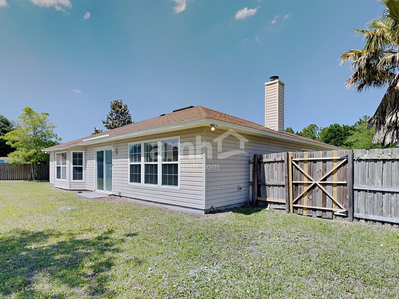 Building Photo - 766 Martin Lakes Dr E