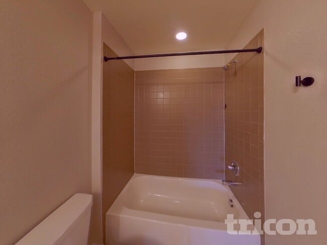 Building Photo - 7360 Blue Water Dr