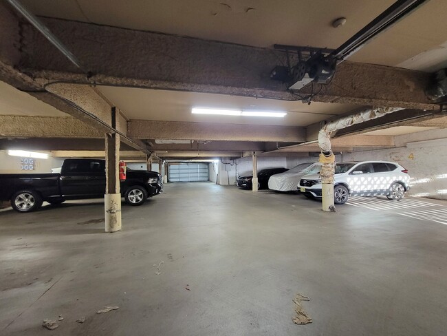 Parking garage - 201 12th St