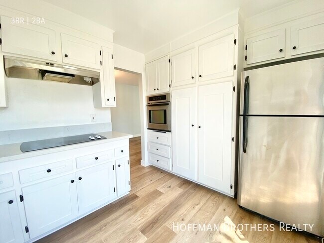 Building Photo - 919 N Alfred St