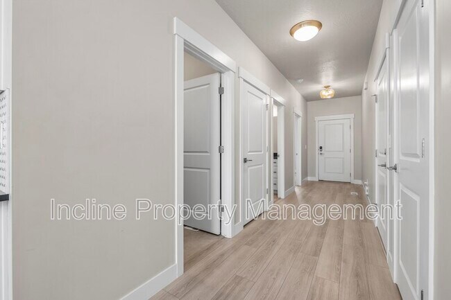 Building Photo - 1248 W Brinkerhoff Dr