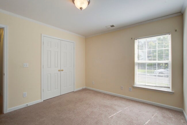 Building Photo - 111 Meadowvale Ln