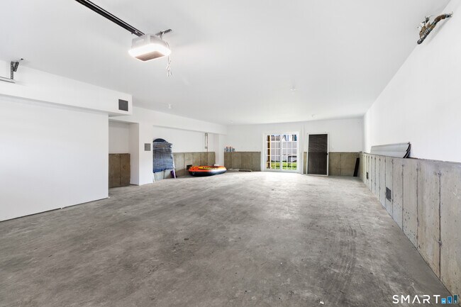 Building Photo - 22 Andrews Ave