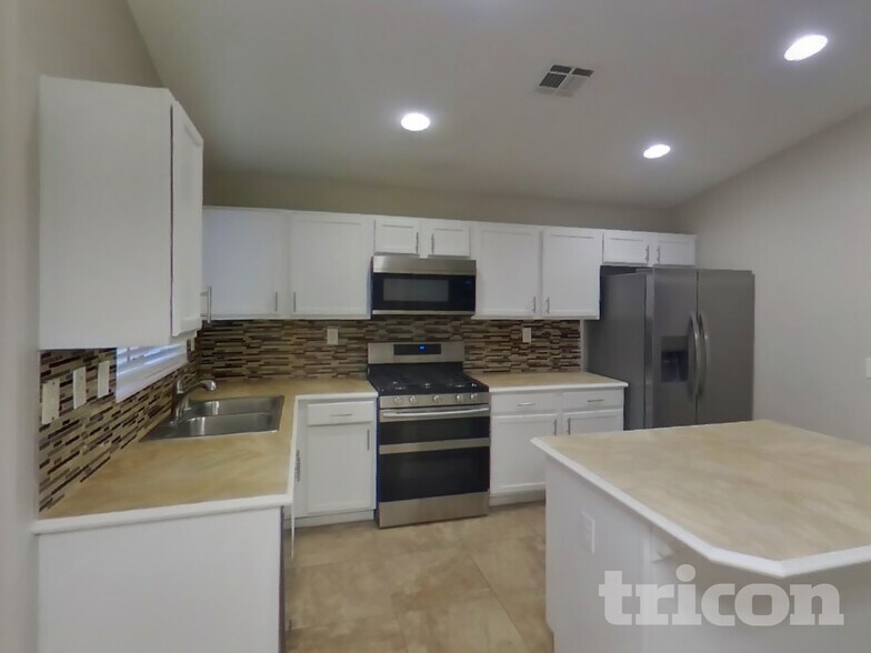 Building Photo - 11049 Zampino St