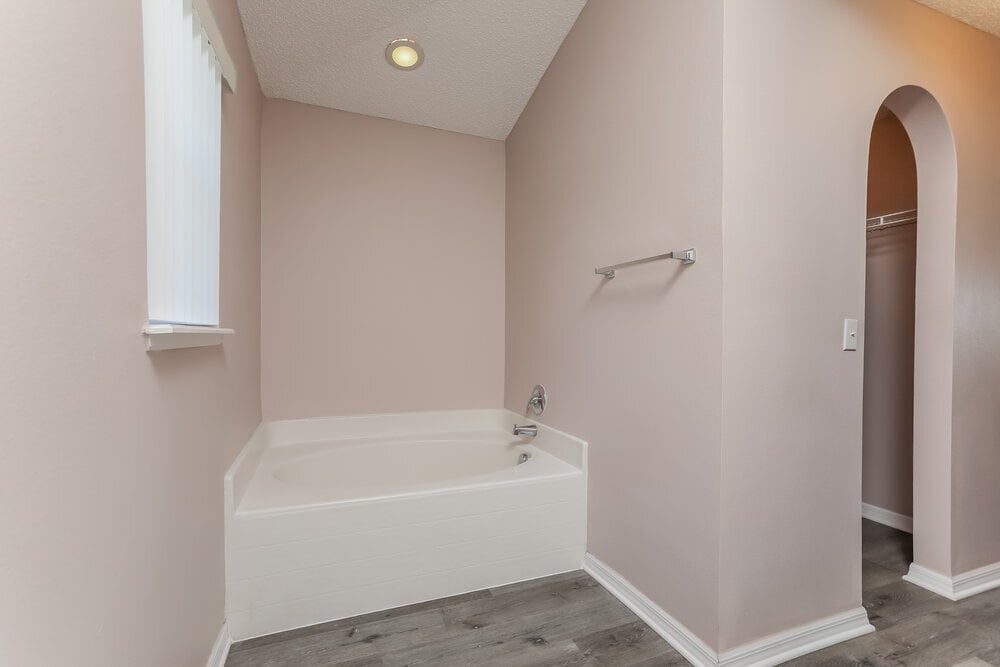 Building Photo - 2142 Sandridge Cir