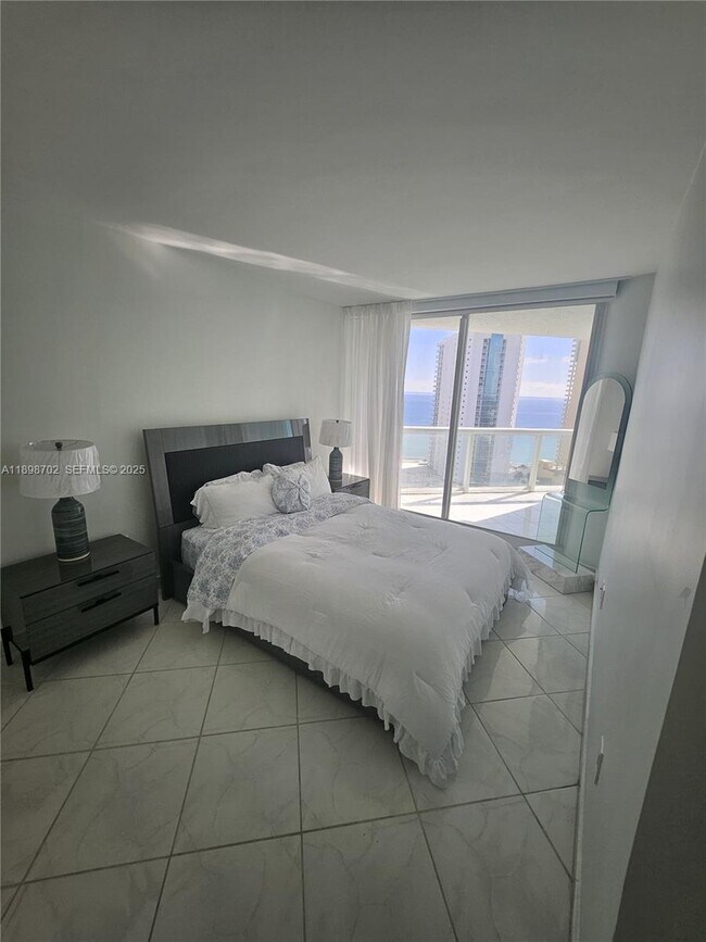 Building Photo - 16400 Collins Ave