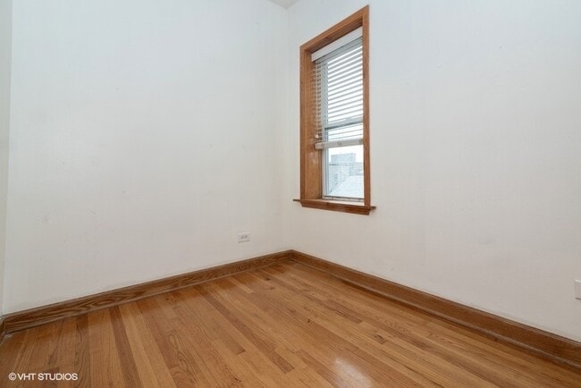 Building Photo - 819 S Carpenter St