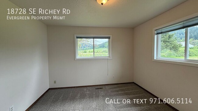 Building Photo - 18728 SE Richey Rd