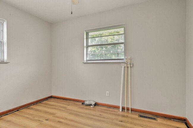 Building Photo - 945 Bishop Loop