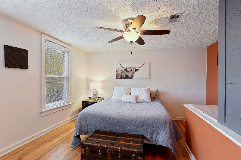 Building Photo - 422 NE 2nd St