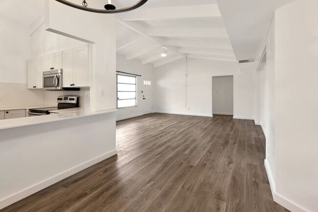 Building Photo - 3BR Pet-Friendly Rental w/ Large Fenced Backyard & Screened-in Lanai