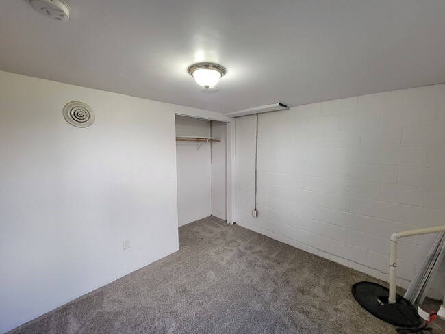 Building Photo - 3 Bed 2 Bath House