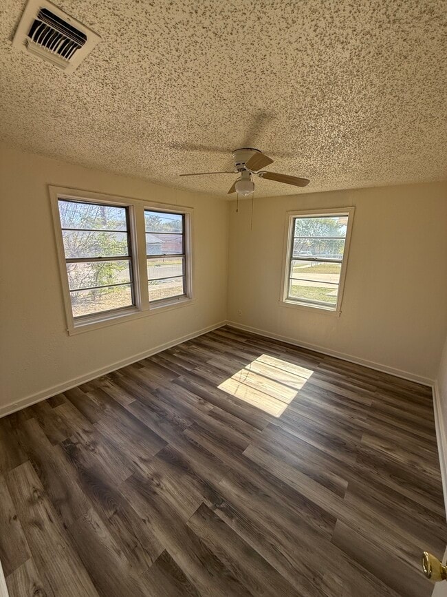 Building Photo - 517 S 54th St