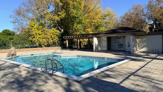 Building Photo - Charming, 2BD/2BA, Single-Story TH in Crow Canyon Country Club in Danville- Available NOW!