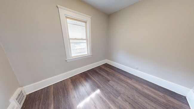 Building Photo - Lease to own! 5 bedroom/1 bath, Old Brooklyn.