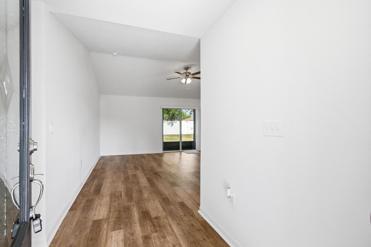 Building Photo - 15 Rivera Ln