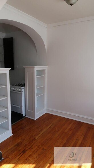 Building Photo - 4588 N Elston Ave