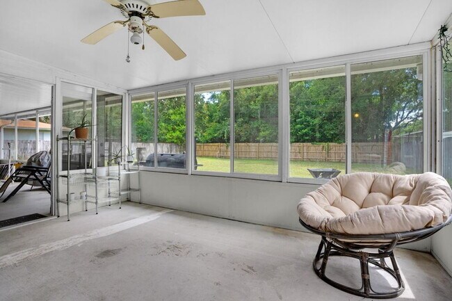Building Photo - Featuring 3 spacious bedrooms and 2 full bathrooms, this residence blends comfort, style, and con...