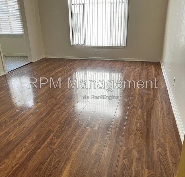 Building Photo - 615 Normandie Ave