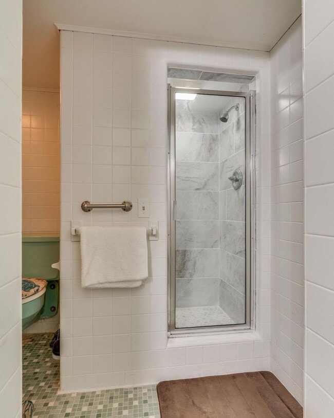 Building Photo - Coming Soon!! Charming 3 bed 2 Bath | Sunroom + Garage + Patio | Summer Special !