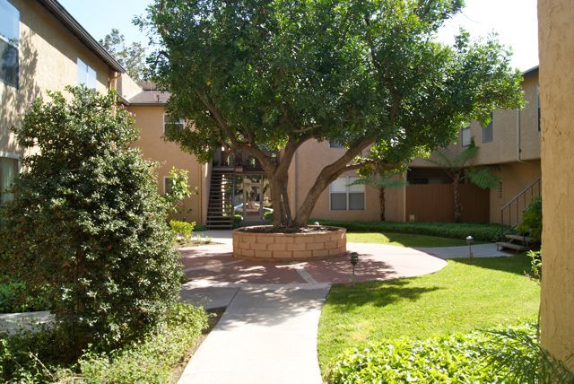 Primary Photo - 1005 W Duarte Rd