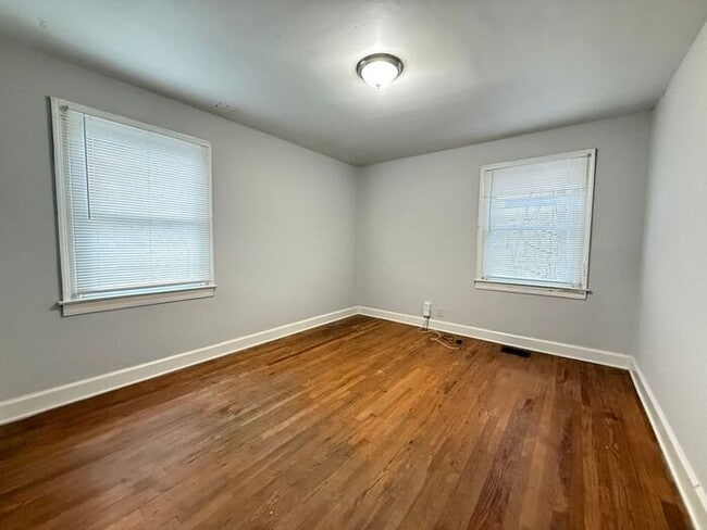 Building Photo - Adorable Cottage in East Nashville!