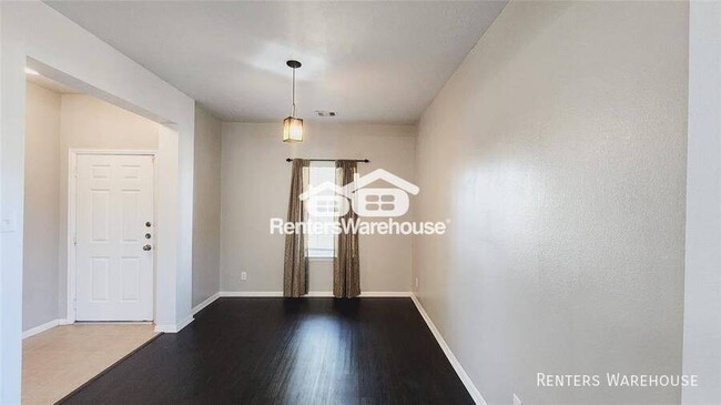 Building Photo - Welcome to this charming 3-bedroom, 2-bath...