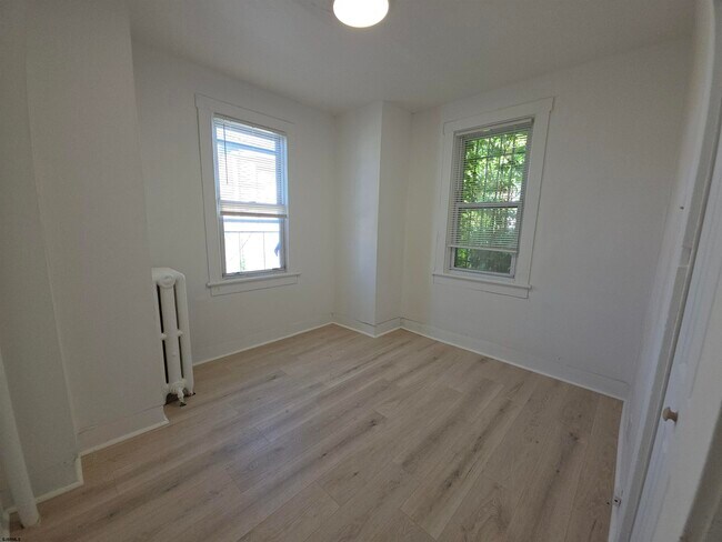 Building Photo - 822 N Arkansas Ave