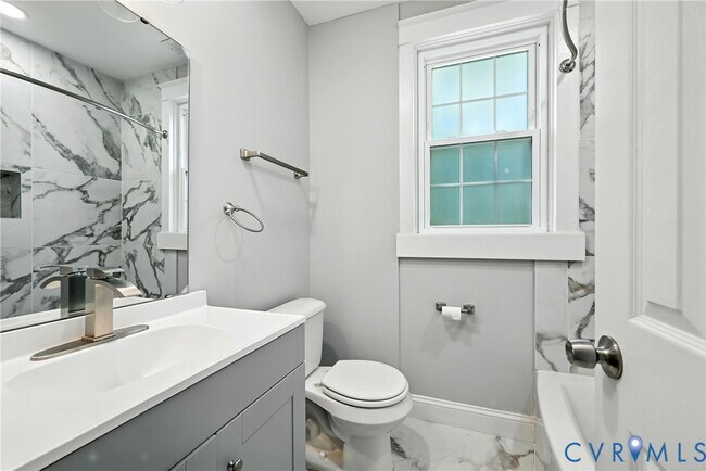 Building Photo - 2909 Woodcliff Ave