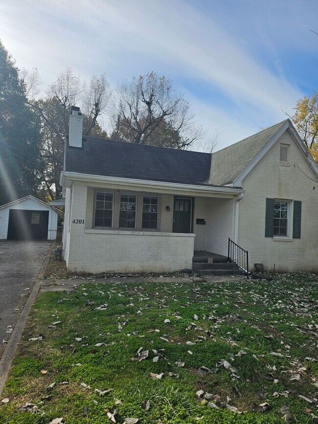 Building Photo - 2 bed 1 house