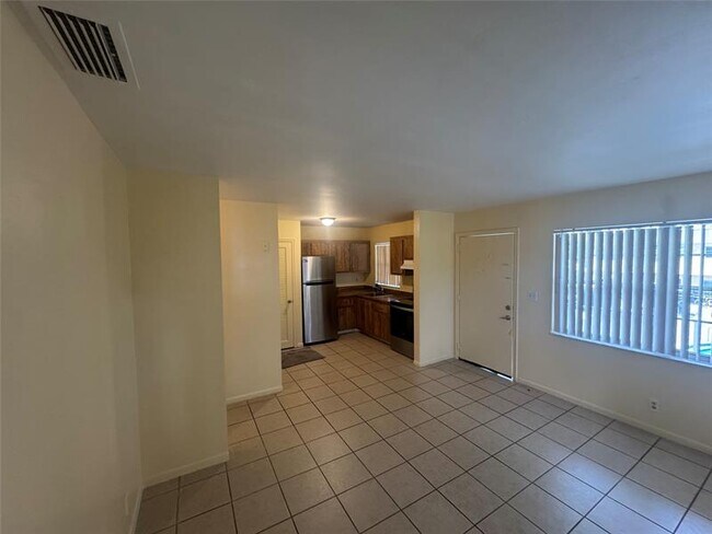 Building Photo - 5162 NE 6th Ave