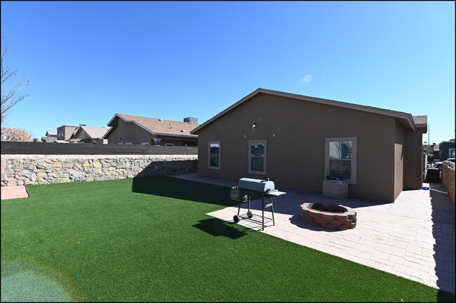 Building Photo - 14365 Valley Light Ct