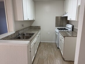 Building Photo - 355