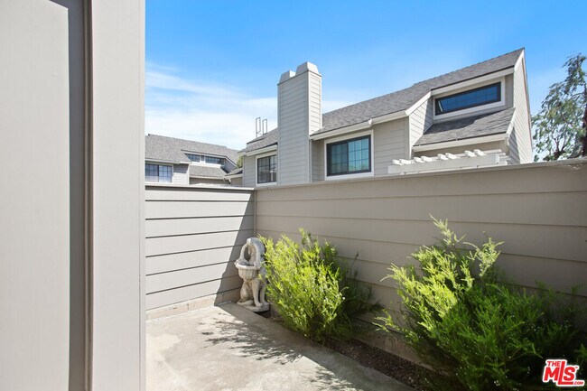 Building Photo - 249 Alpine St