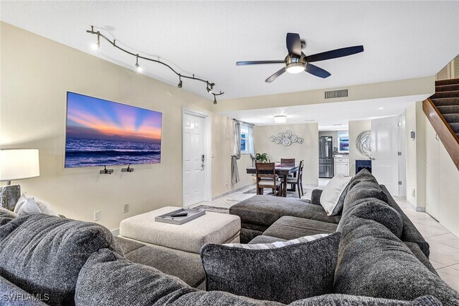 Building Photo - 185 Cypress Way E