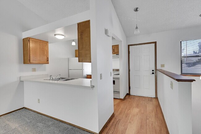 Building Photo - $2,085.00 - $500 OFF First Months' Rent - 3 Bedrooms, 2 Bathrooms Townhouse in Aurora with Washer...