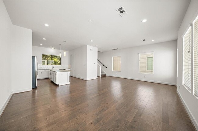 Building Photo - 4810 Martin Oaks Ln