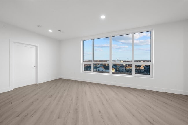 Building Photo - 17 AVENUE E