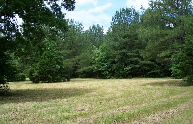 Building Photo - 3557 E Peach Rd