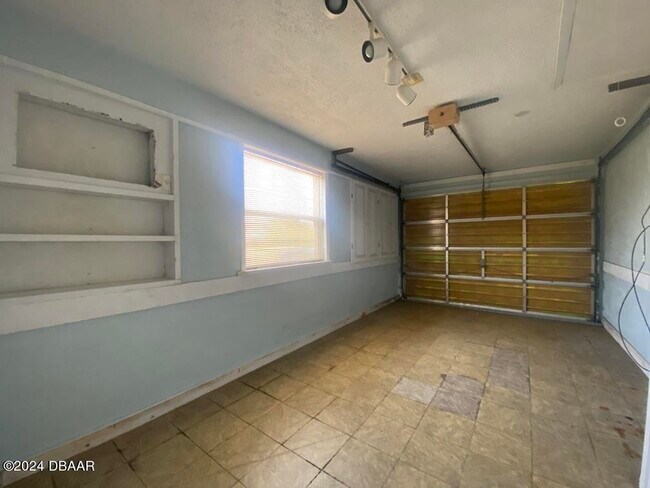 Building Photo - 19 Rivershore Dr