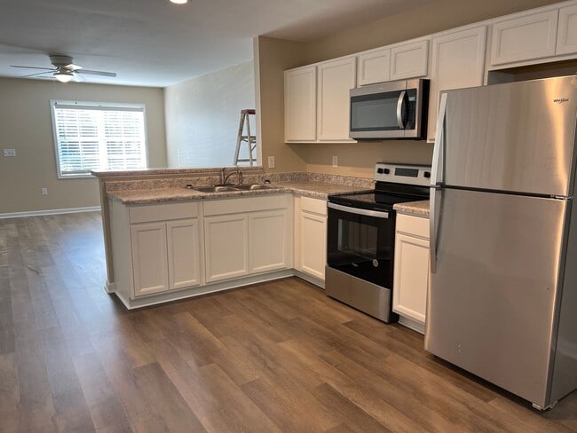 Building Photo - Nice 2 bedroom, 2 bath Duplex