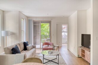 Building Photo - 11000 NE 10th St