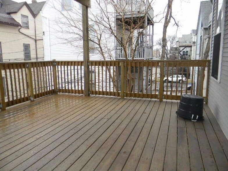 Building Photo - 3216 N Racine Ave