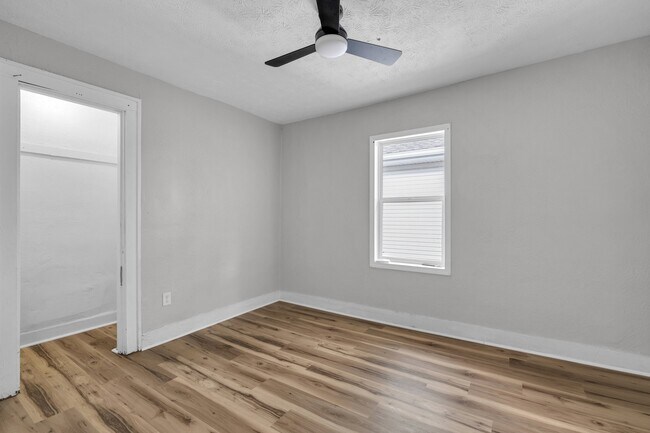 Building Photo - 409 N Oakland Ave